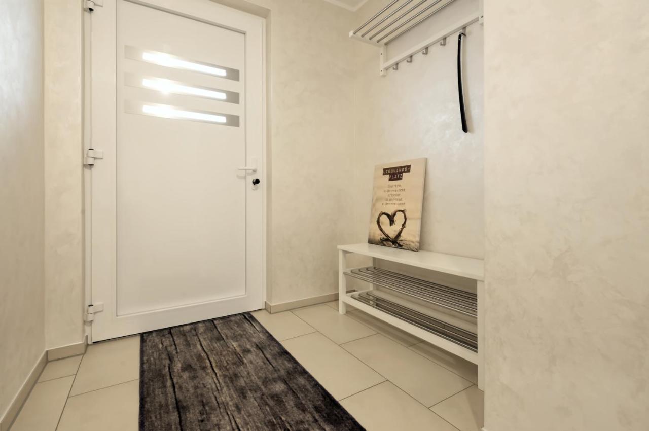 Modern Wohnen I Smart Tv I Terrasse I 2X Parkplatz I 2 Schlafzimmer I 6 Schlafplaetze Bad Oeynhausen Eksteriør bilde